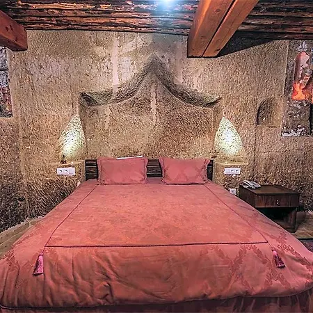 Belenus Cave House *