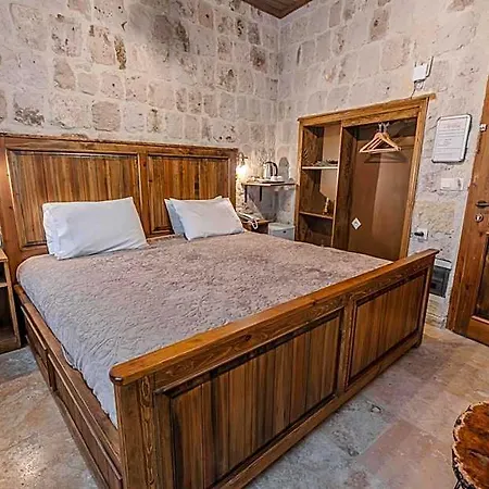 Belenus Cave House *