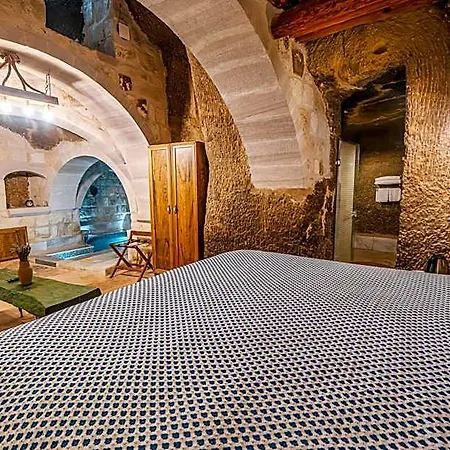 Belenus Cave House *