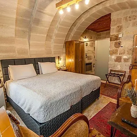 Belenus Cave House *